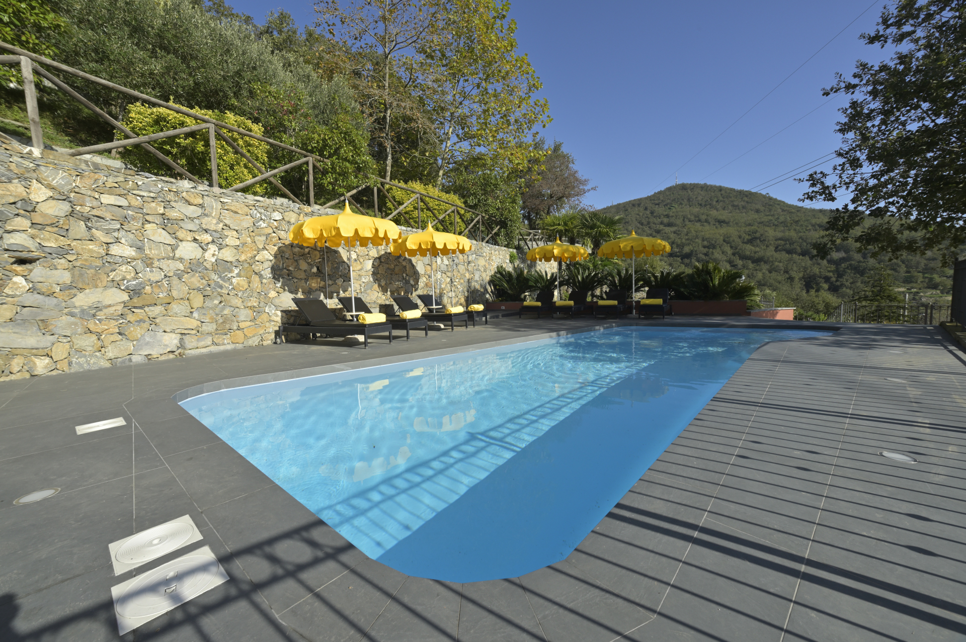 Private 12-metre pool with sea view